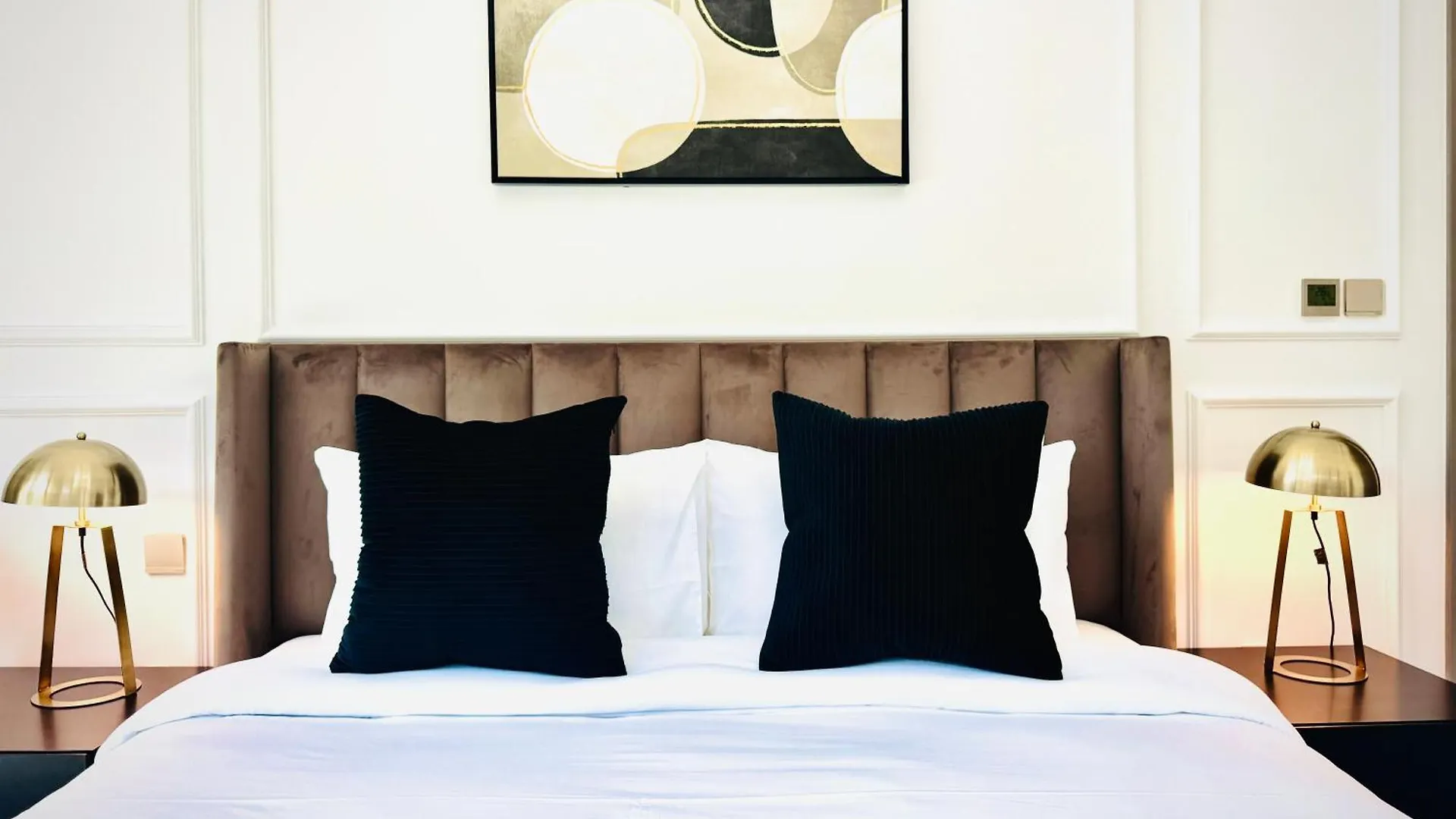 Venduras Homes -Grande Tower, Downtown Dubai, Burj Khalifa & Fountain Views Apartment Dubai